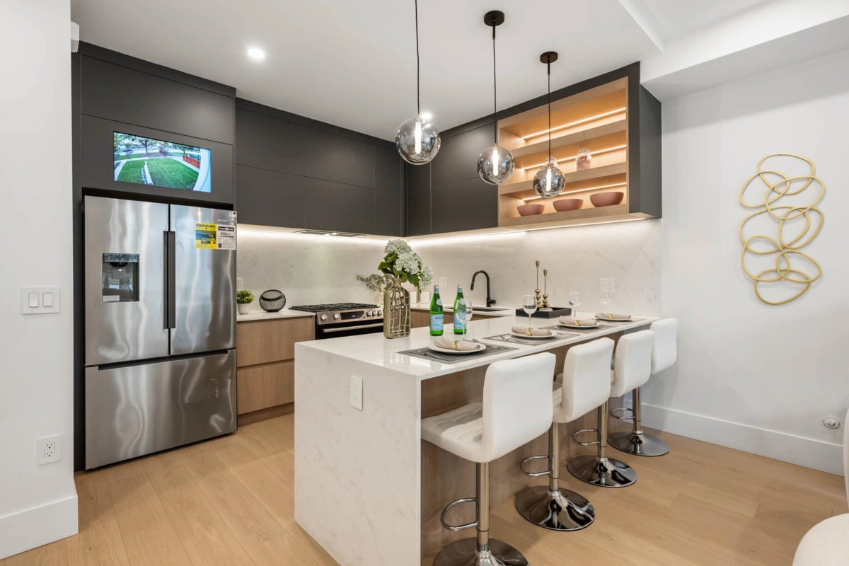 Breakfast Nook Photo of 4 3065 Charles Street, Vancouver, BC