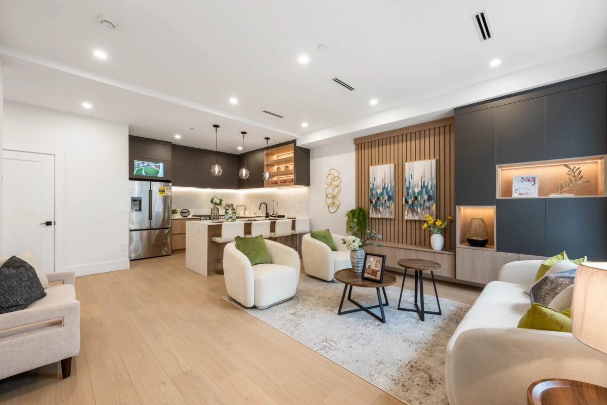 Dining Area Photo of 4 3065 Charles Street, Vancouver, BC