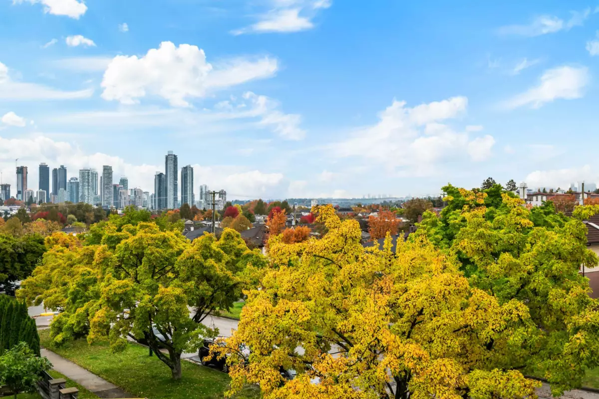 Hallway Photo of 4 3065 Charles Street, Vancouver, BC