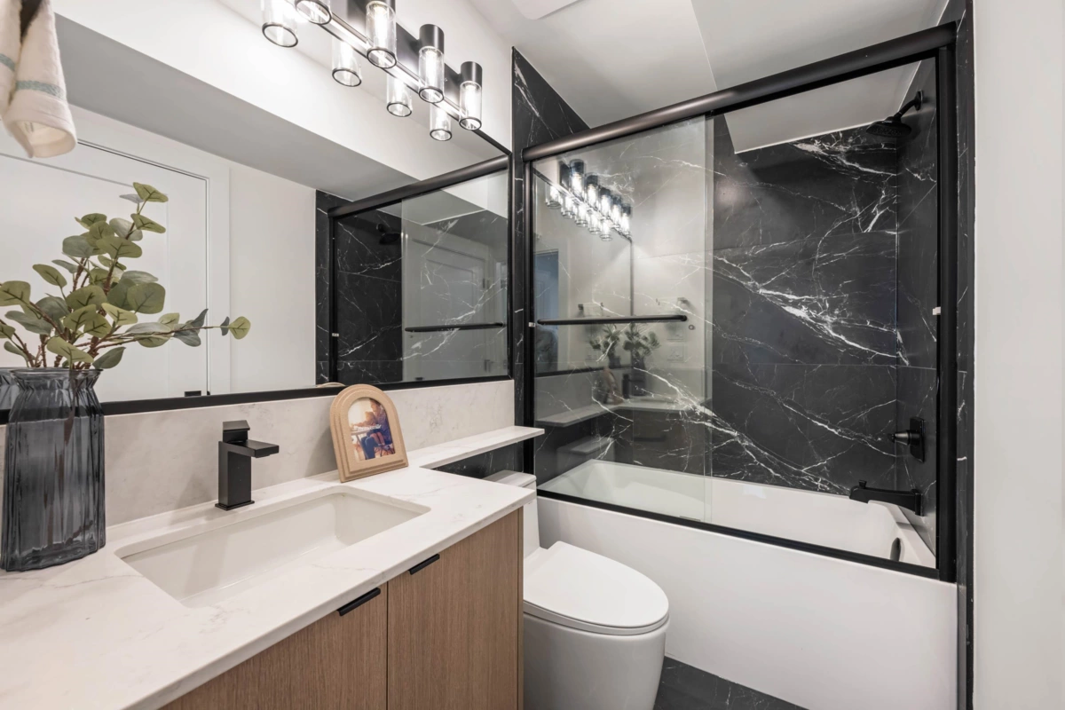 Hot Tub / Spa Photo of 4 3065 Charles Street, Vancouver, BC