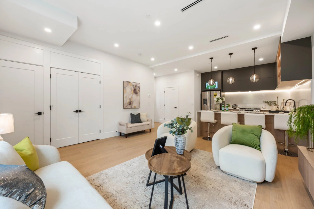 Kitchen Island Photo of 4 3065 Charles Street, Vancouver, BC