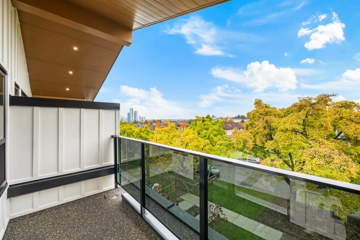 Laundry Room Photo of 4 3065 Charles Street, Vancouver, BC