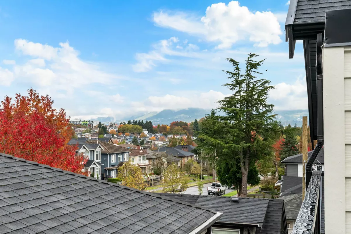 Outdoor Deck Photo of 4 3065 Charles Street, Vancouver, BC