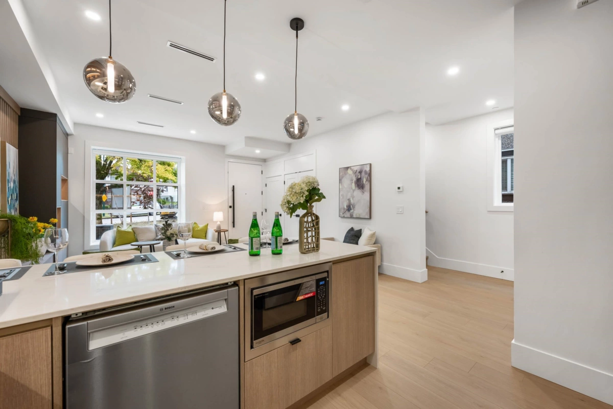 Walk-In Closet Photo of 4 3065 Charles Street, Vancouver, BC