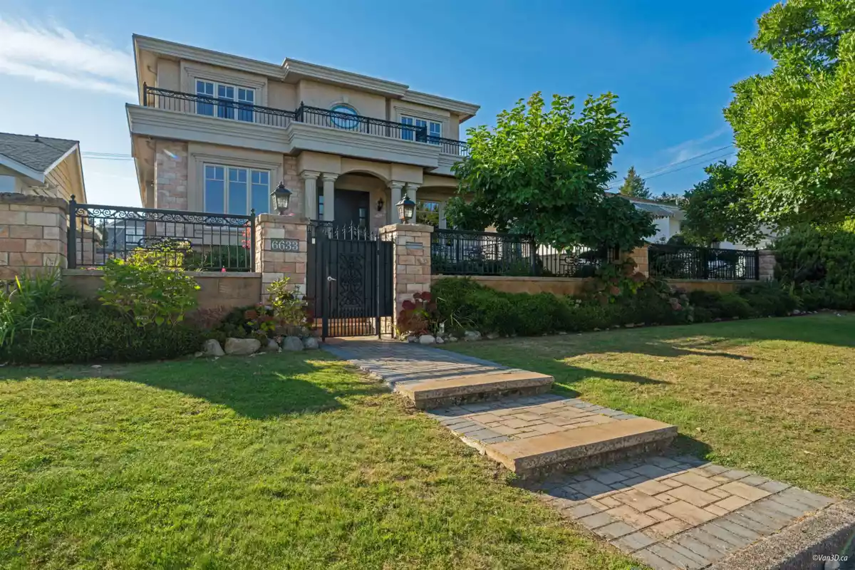 Garden / Landscaping Photo of 6633 Neal Street, Vancouver, BC