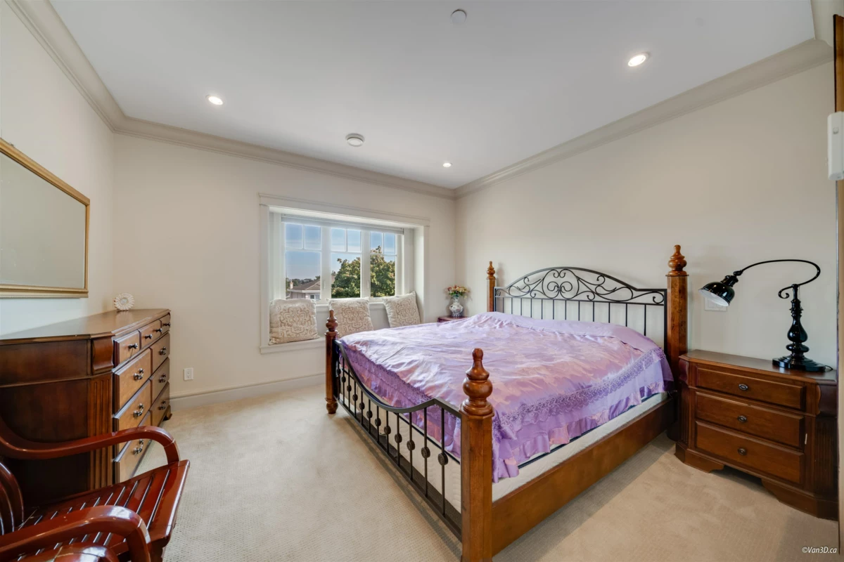 Powder Room Photo of 6633 Neal Street, Vancouver, BC