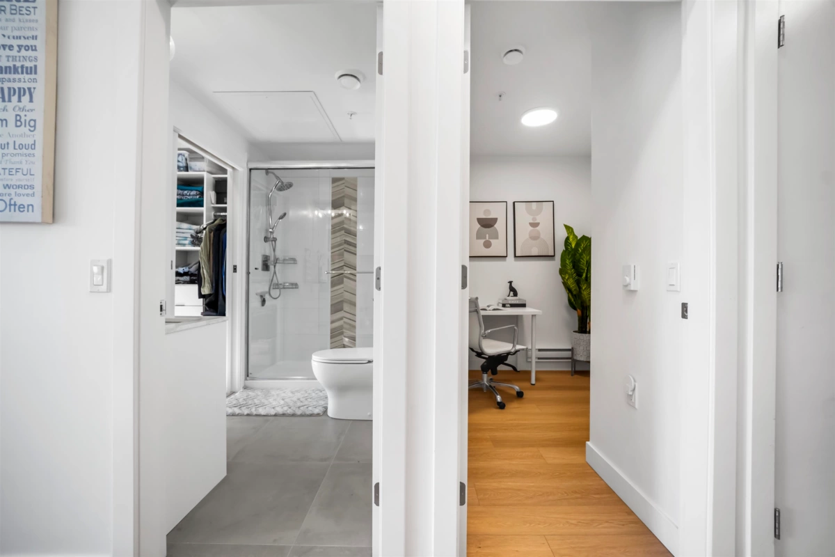 Entry Foyer Photo of 404 2331 Kelly Avenue, Port Coquitlam, BC