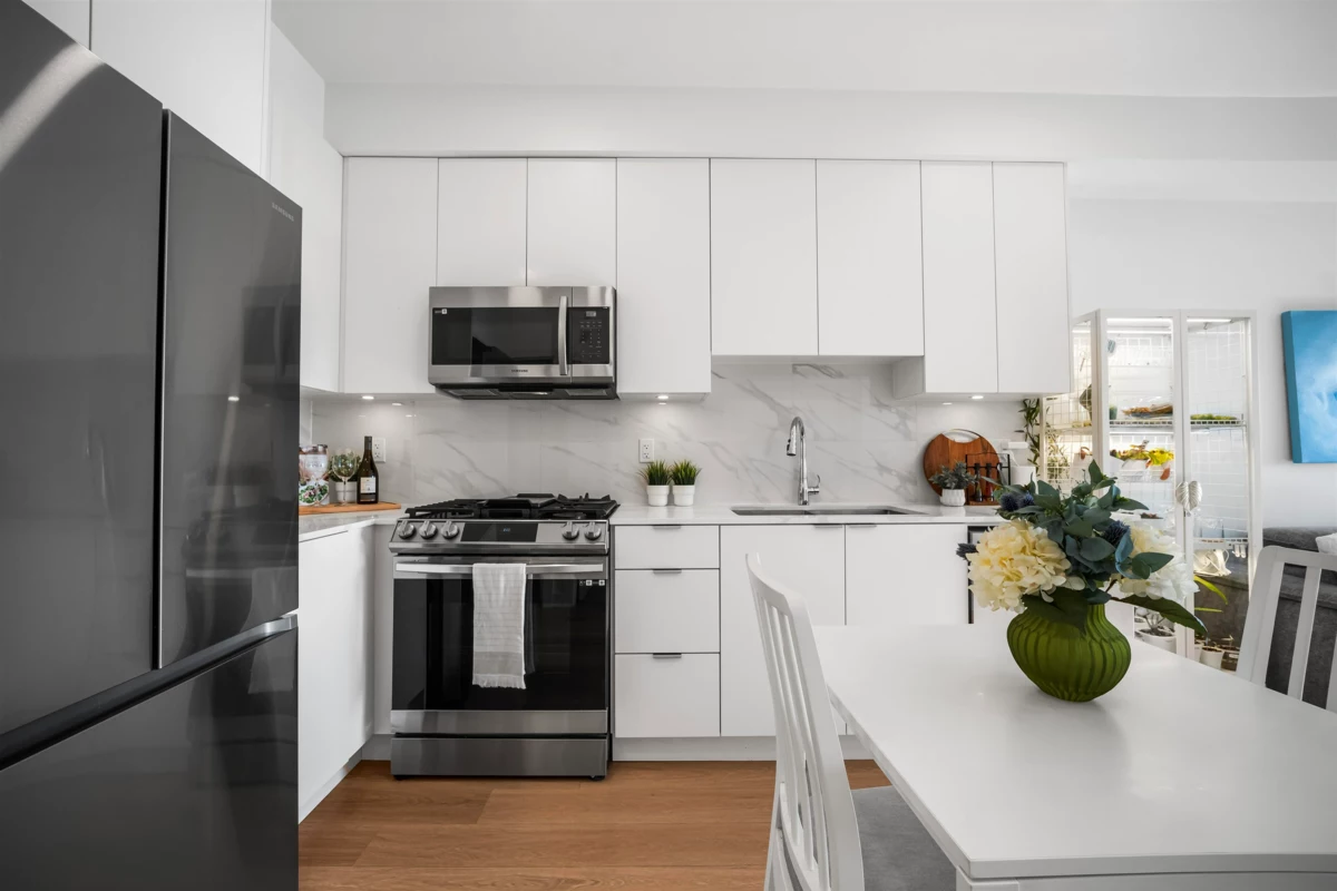 Kitchen Island Photo of 404 2331 Kelly Avenue, Port Coquitlam, BC