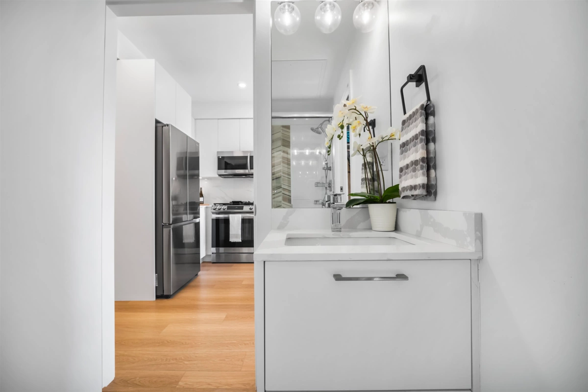 Mudroom Photo of 404 2331 Kelly Avenue, Port Coquitlam, BC