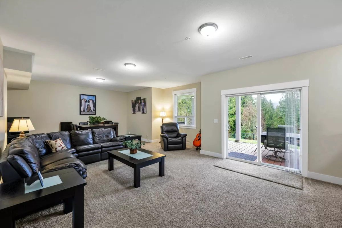 Entry Foyer Photo of 31221 Silverhill Avenue, Mission, BC