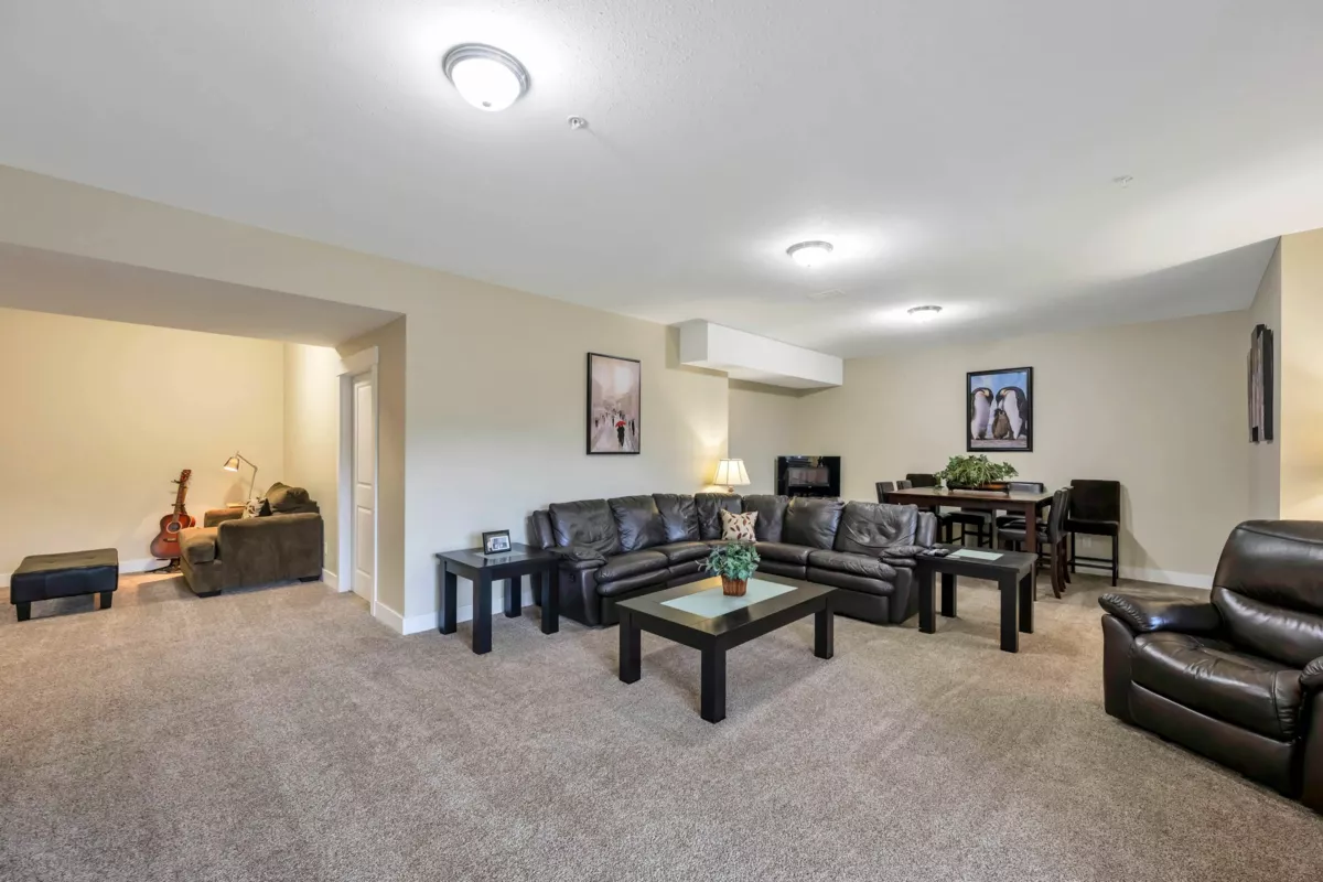 Hallway Photo of 31221 Silverhill Avenue, Mission, BC