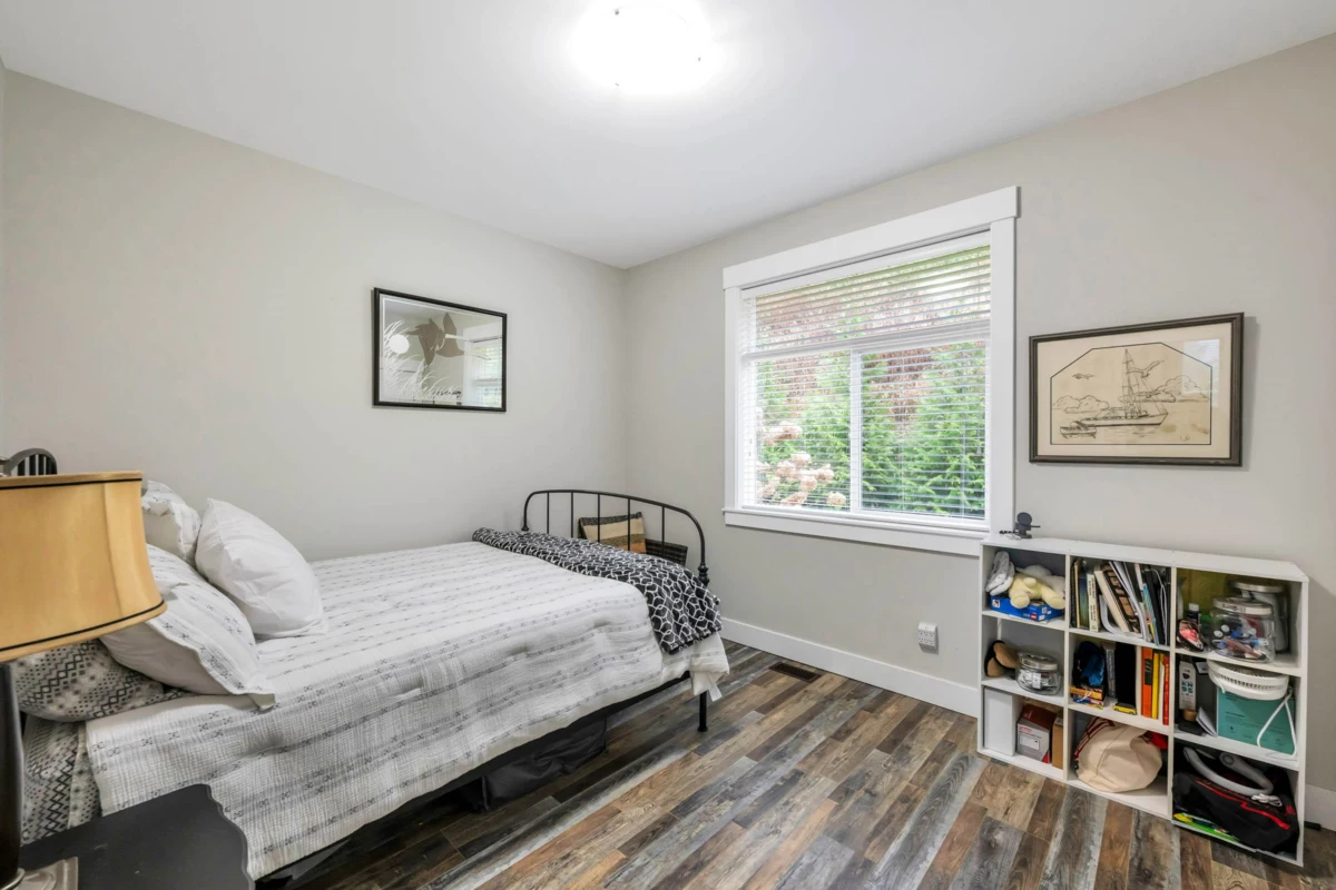 Powder Room Photo of 31221 Silverhill Avenue, Mission, BC