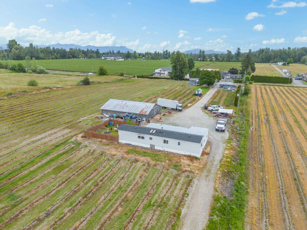 Family Room Photo of 3811 Lefeuvre Road, Abbotsford, BC