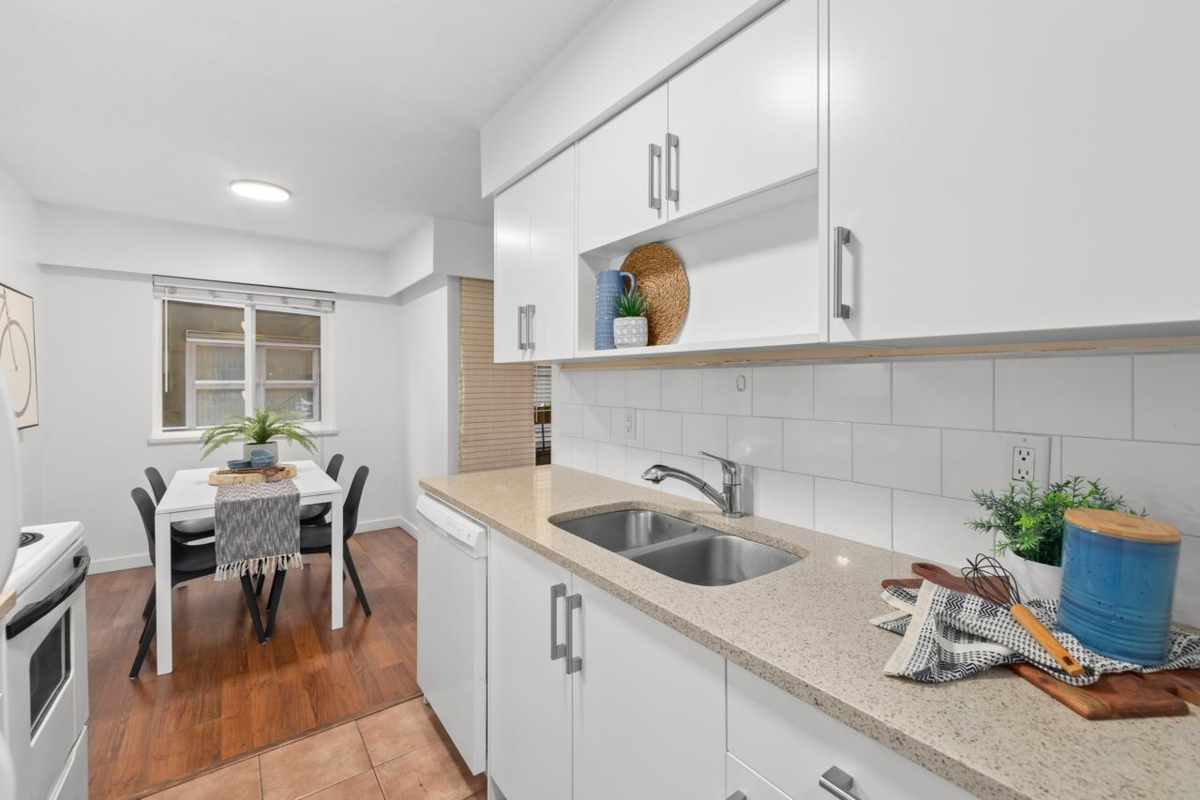 Kitchen Island Photo of 205 1540 E 4th Avenue, Vancouver, BC