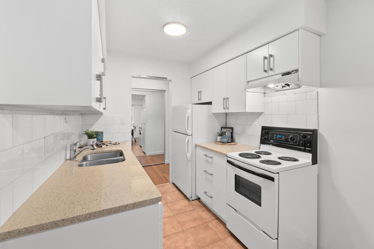 Kitchen Photo of 205 1540 E 4th Avenue, Vancouver, BC