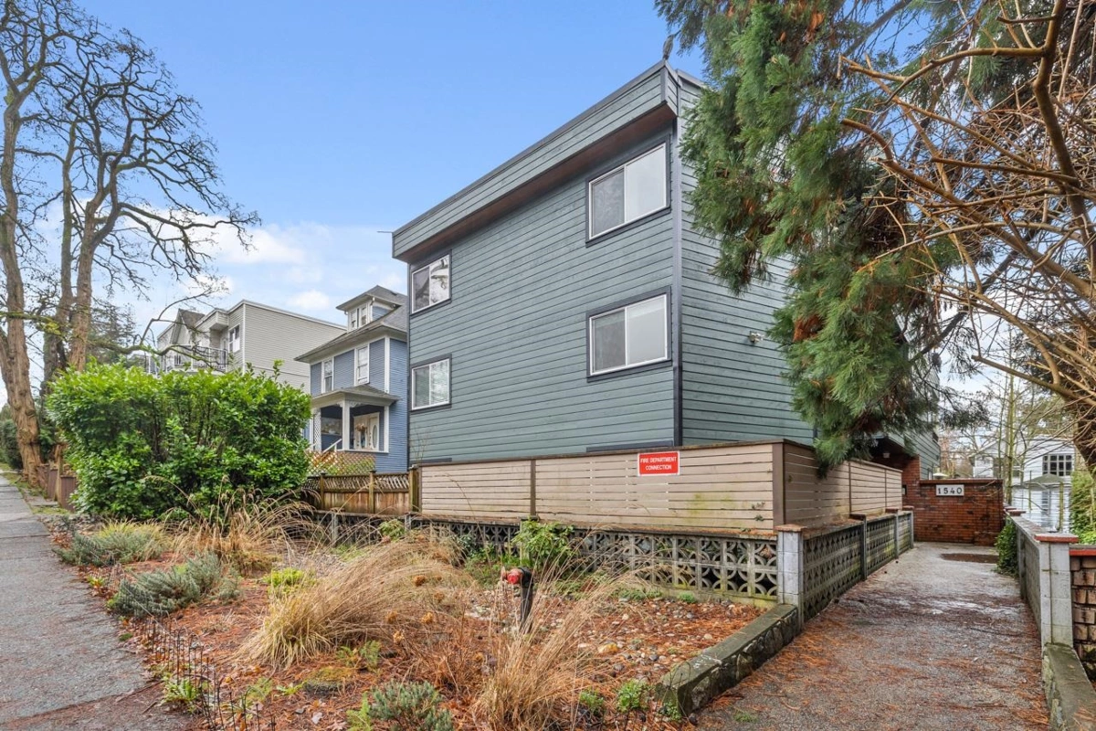 Powder Room Photo of 205 1540 E 4th Avenue, Vancouver, BC