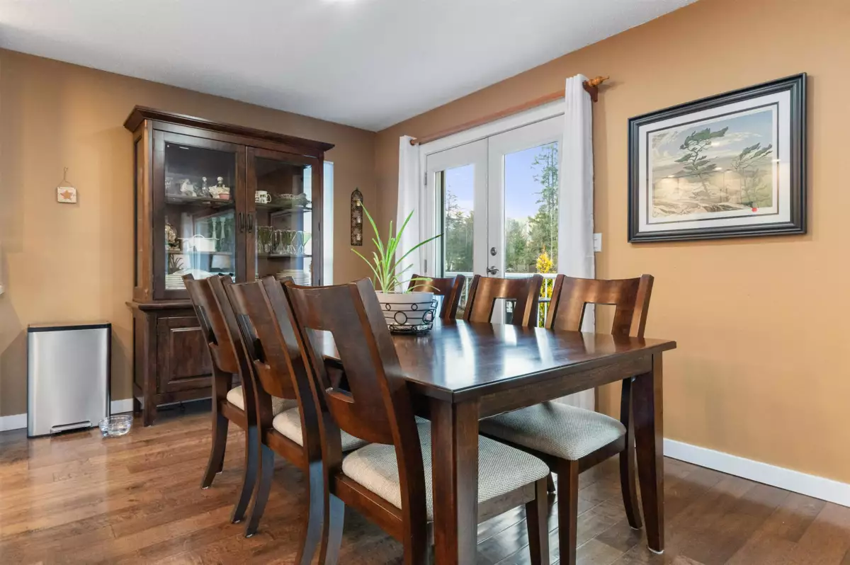 Breakfast Nook Photo of 120 Robertson Crescent, Hope, BC