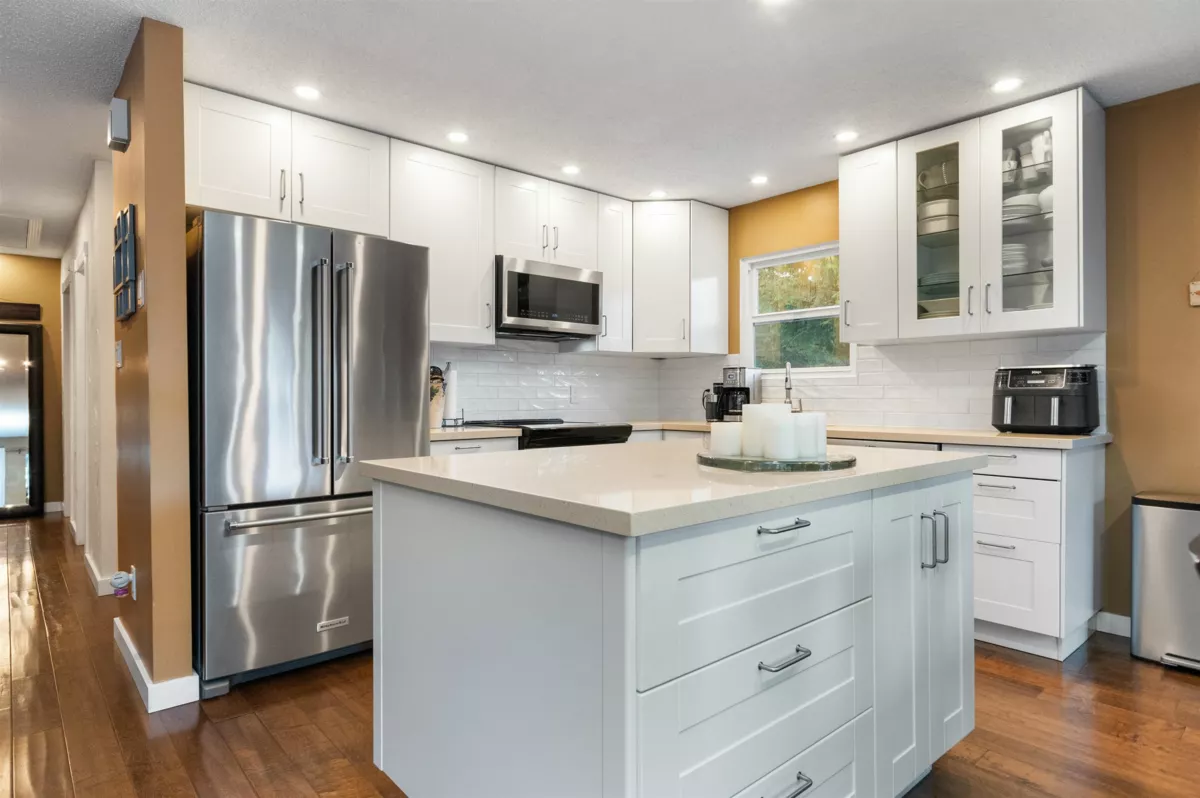 Dining Area Photo of 120 Robertson Crescent, Hope, BC