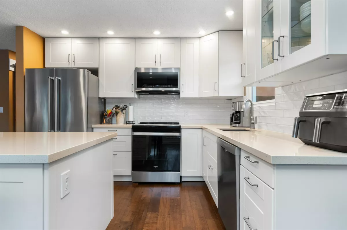 Kitchen Photo of 120 Robertson Crescent, Hope, BC