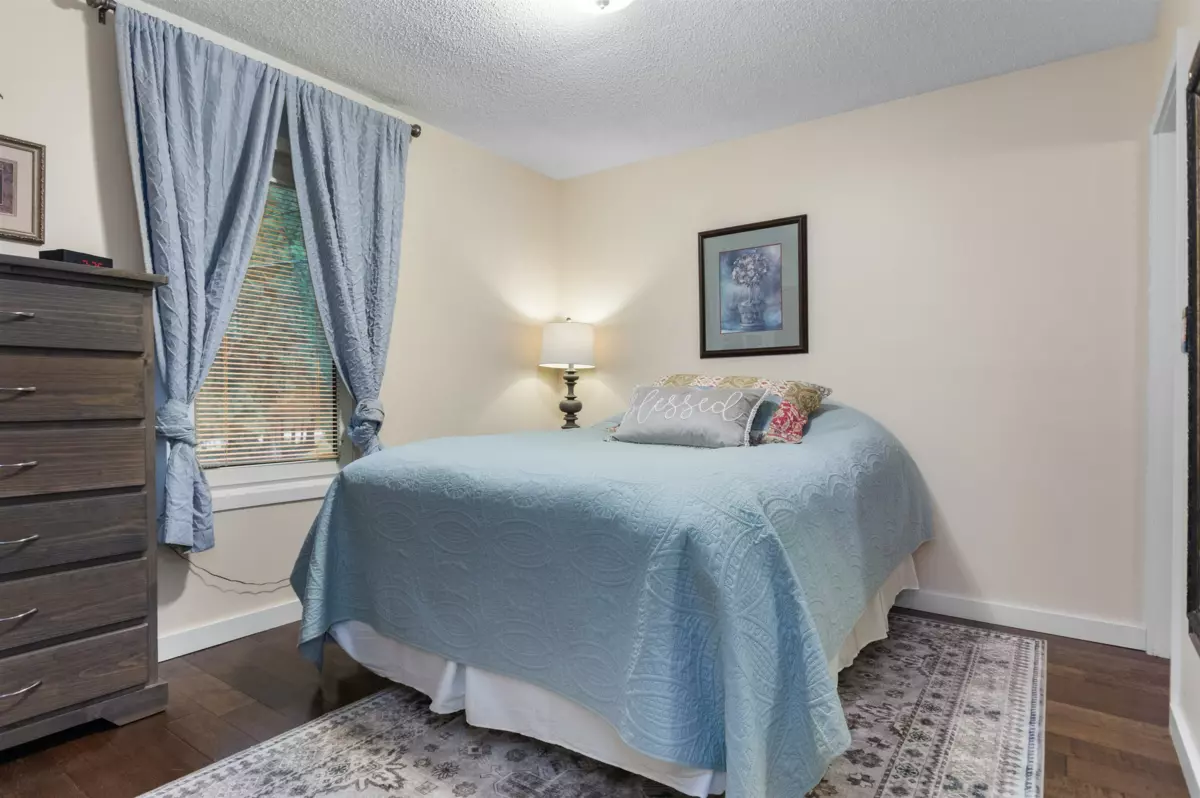 Powder Room Photo of 120 Robertson Crescent, Hope, BC