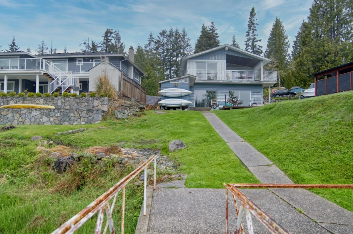 Breakfast Nook Photo of 4618 Gerrans Bay Road, Madeira Park, BC