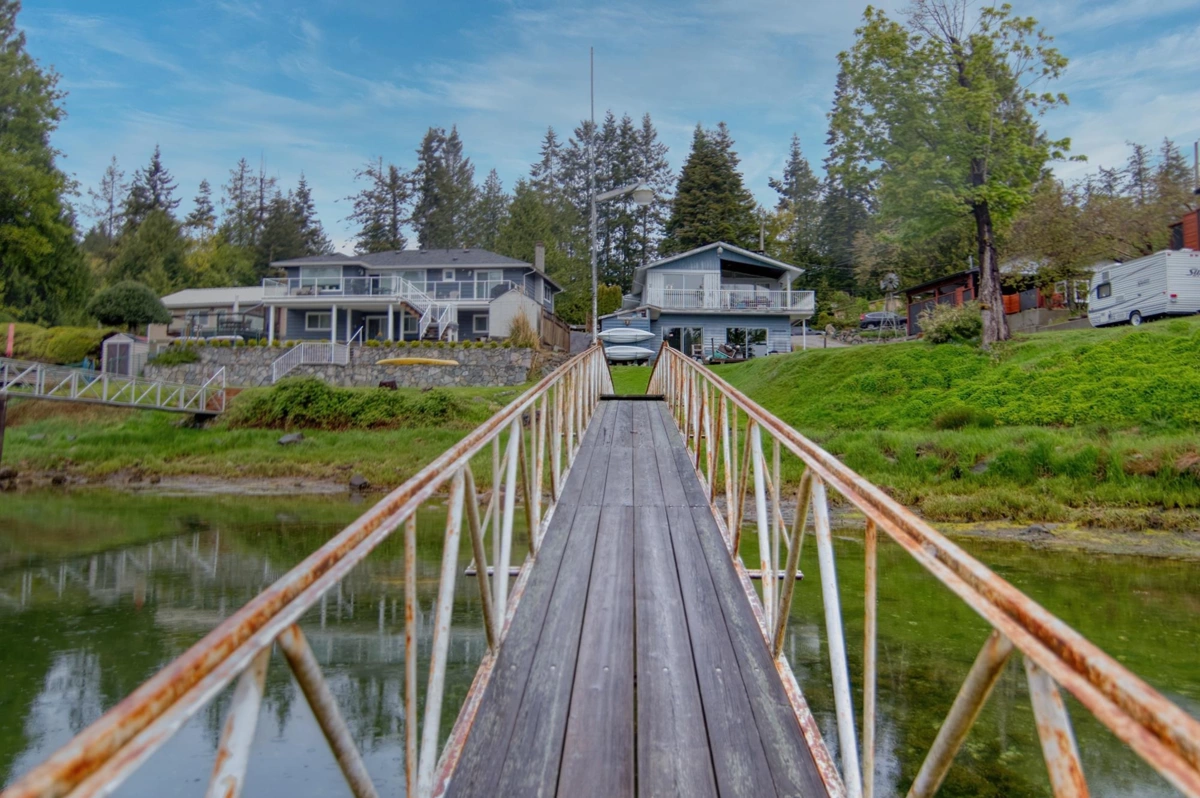 Dining Area Photo of 4618 Gerrans Bay Road, Madeira Park, BC