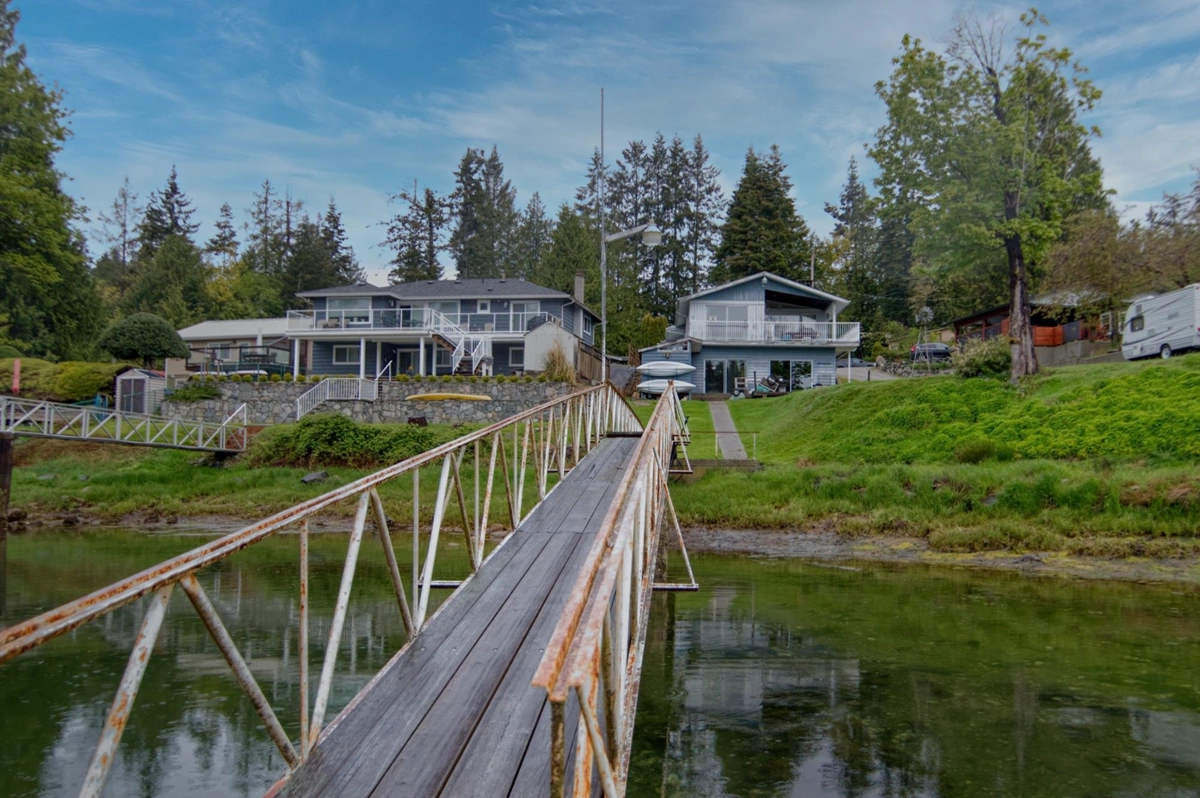 Kitchen Photo of 4618 Gerrans Bay Road, Madeira Park, BC