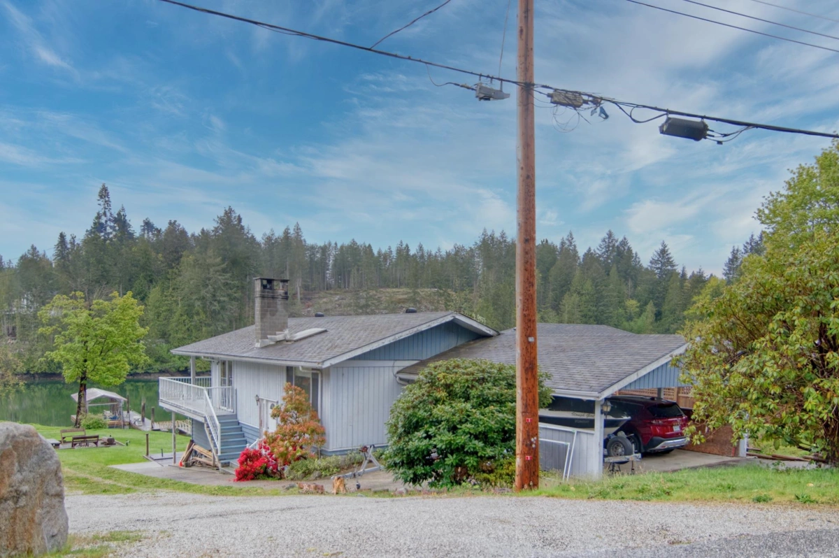 Primary Bathroom Photo of 4618 Gerrans Bay Road, Madeira Park, BC