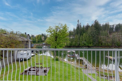 Hot Tub / Spa Photo of 4618 Gerrans Bay Road, Madeira Park, BC