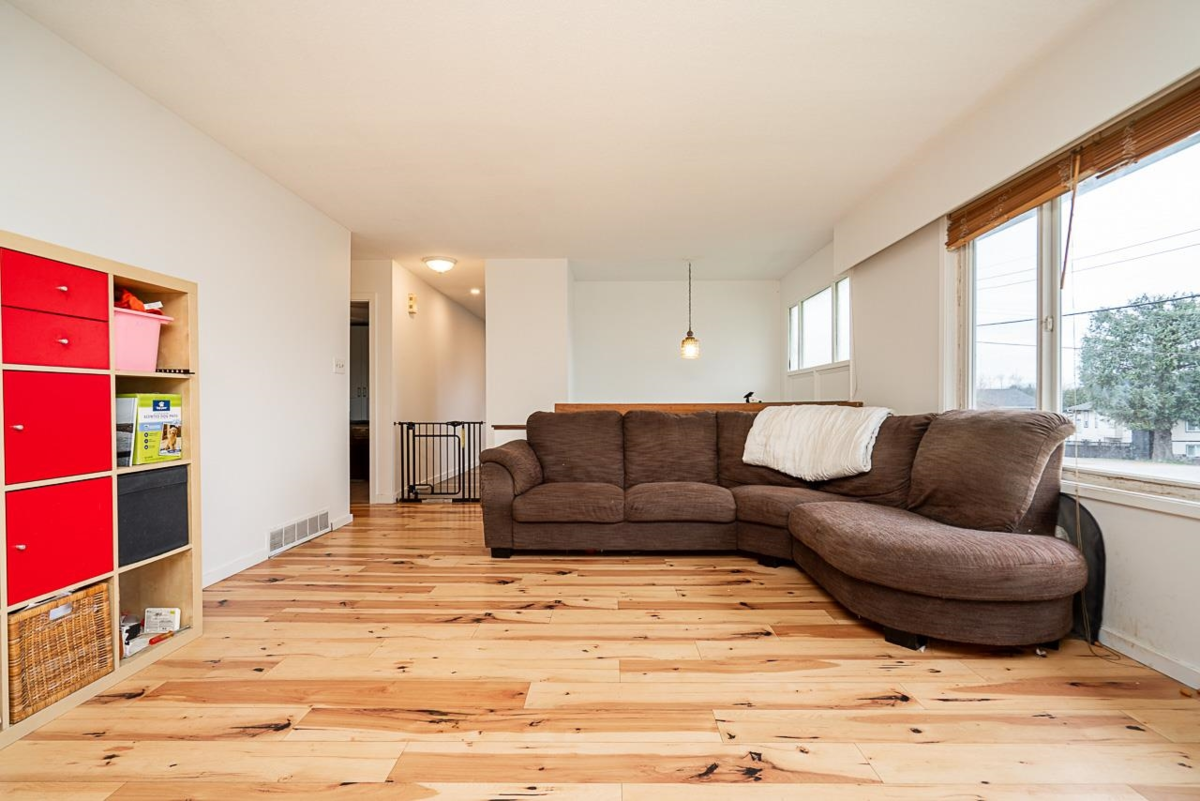Family Room Photo of 2995 268a Street, Langley, BC