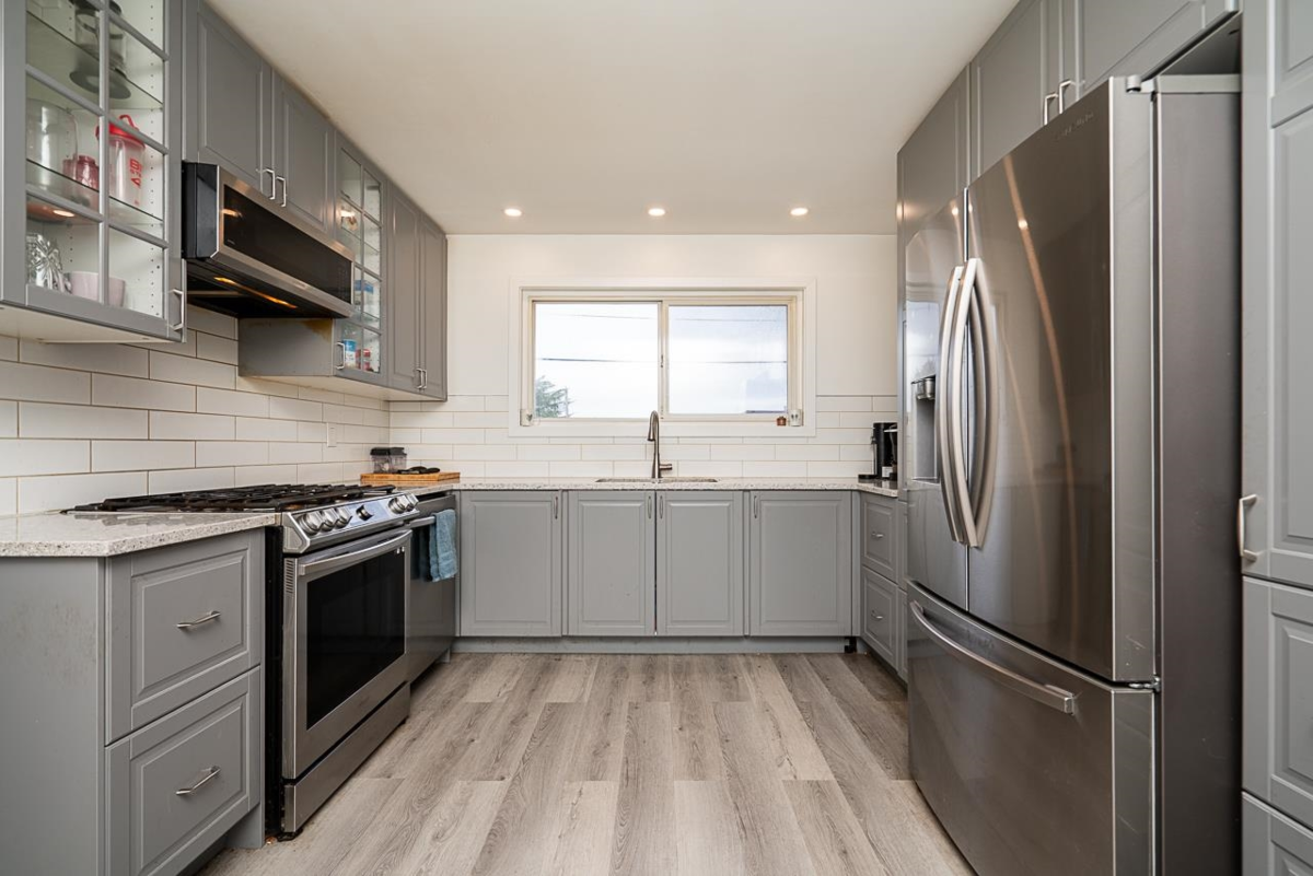 Kitchen Photo of 2995 268a Street, Langley, BC