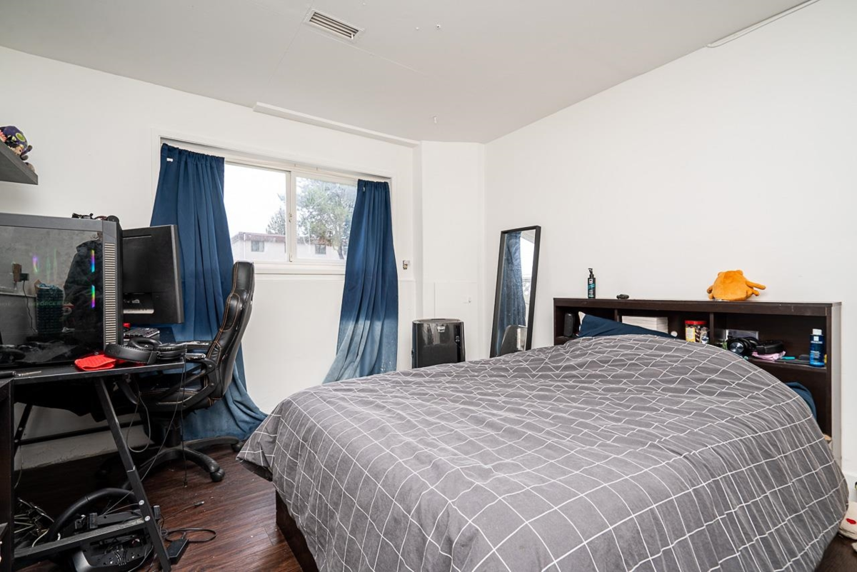 Walk-In Closet Photo of 2995 268a Street, Langley, BC