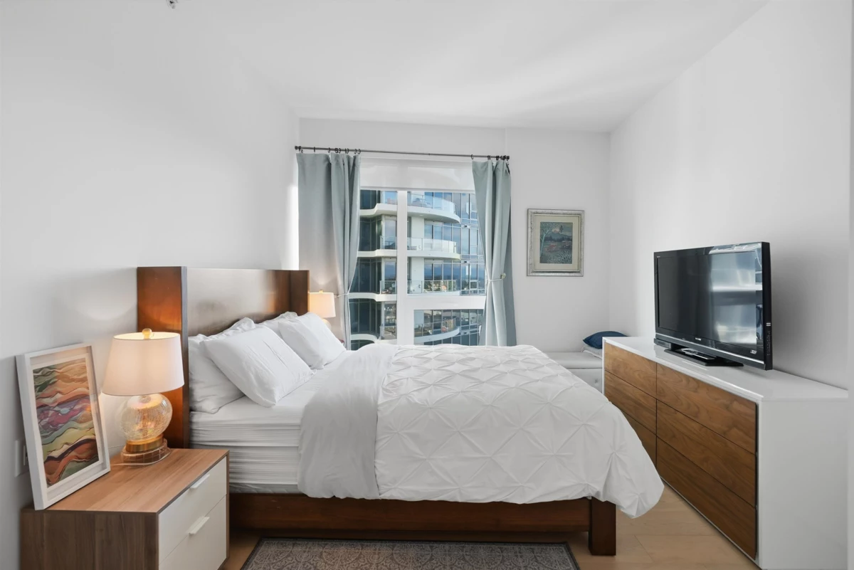 Basement Recreation Room Photo of 1403 1501 Foster Street, White Rock, BC