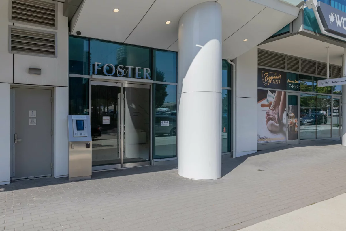 Family Room Photo of 1403 1501 Foster Street, White Rock, BC