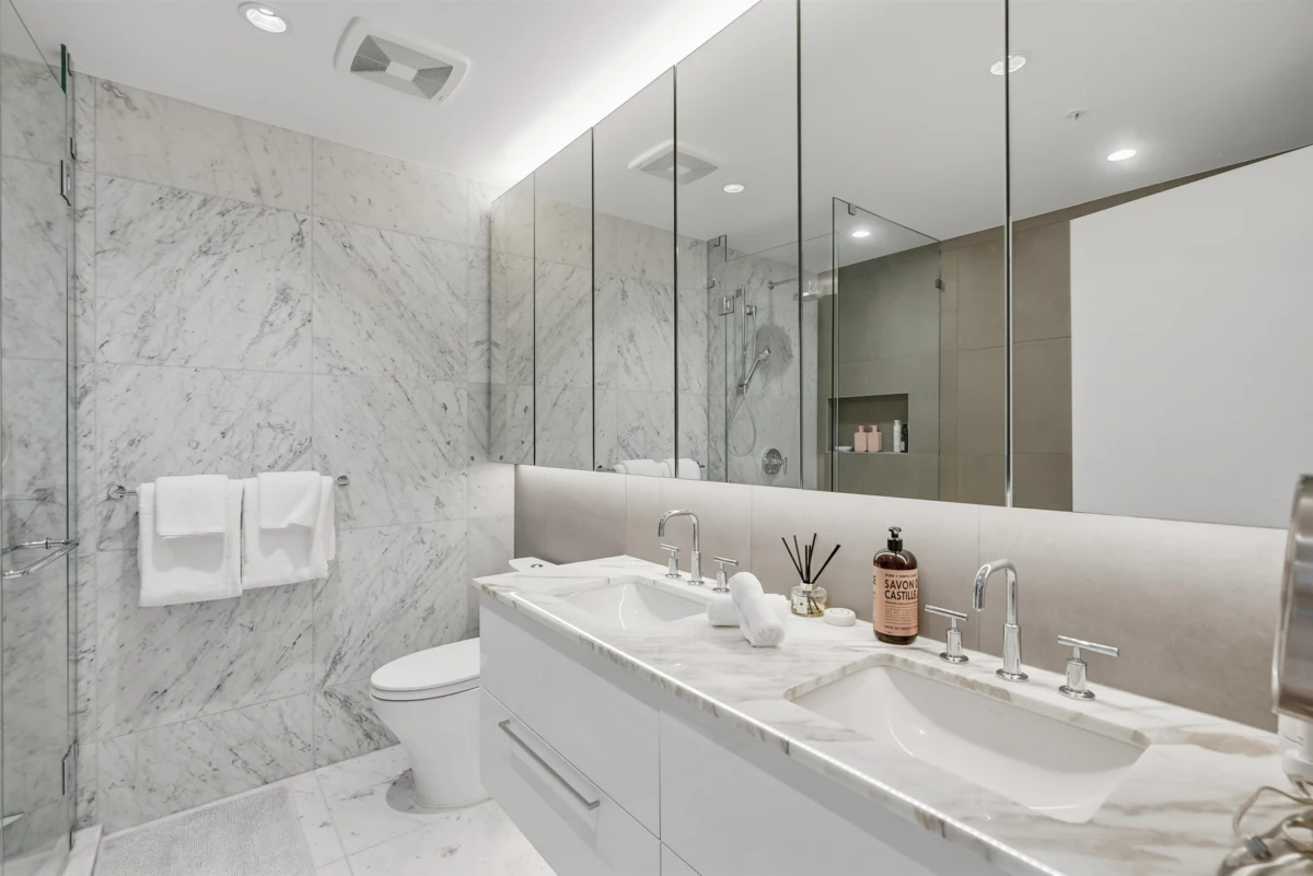 Mudroom Photo of 1403 1501 Foster Street, White Rock, BC