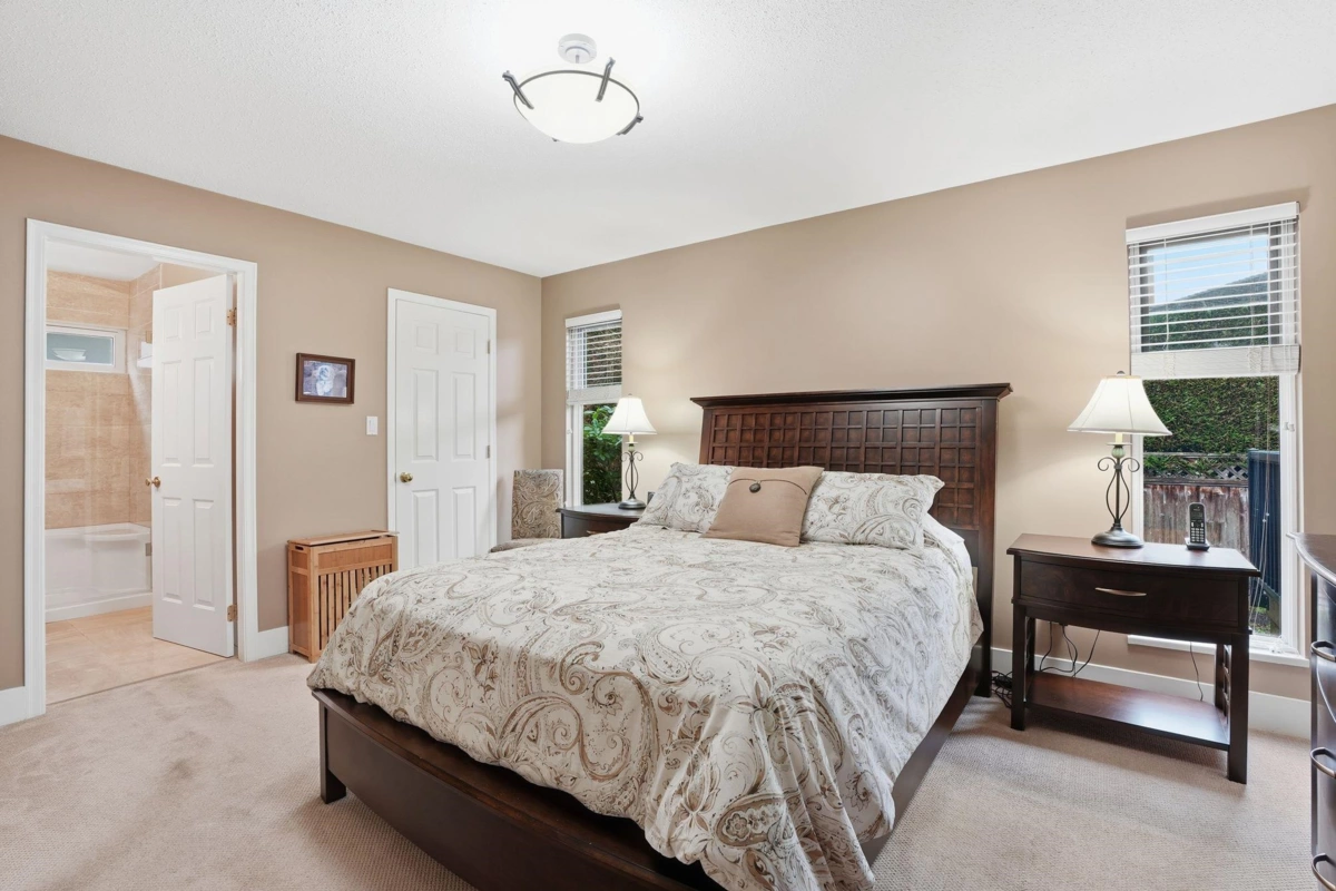 Hallway Photo of 5225 4 Avenue, Delta, BC