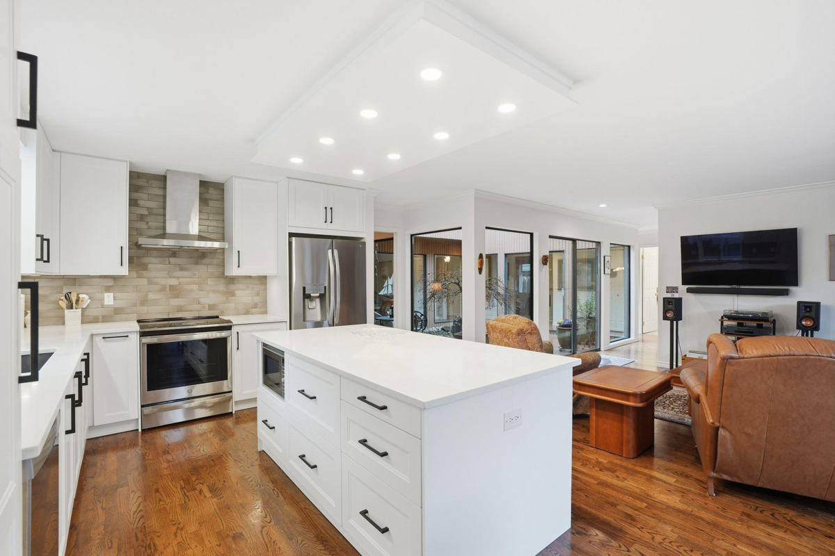 Kitchen Island Photo of 5225 4 Avenue, Delta, BC
