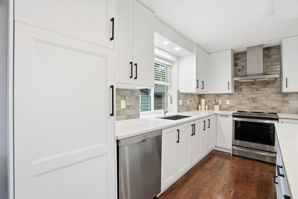 Kitchen Photo of 5225 4 Avenue, Delta, BC