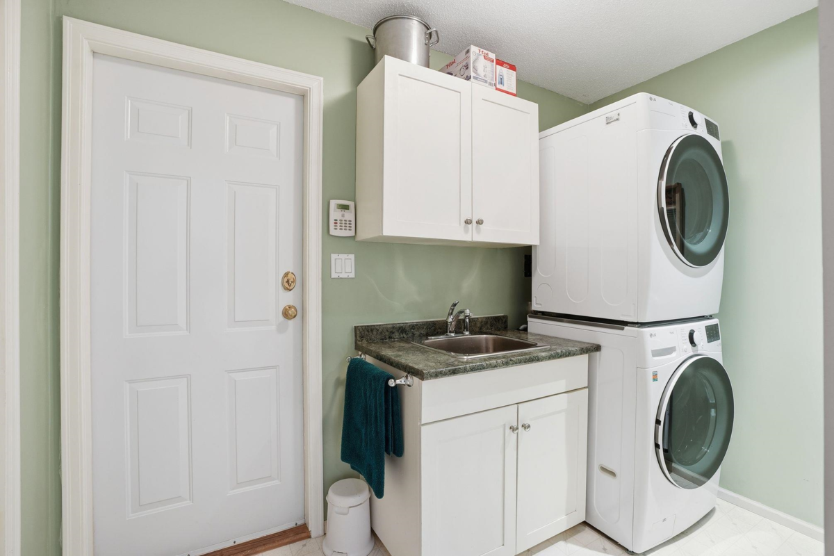 Outdoor Deck Photo of 5225 4 Avenue, Delta, BC