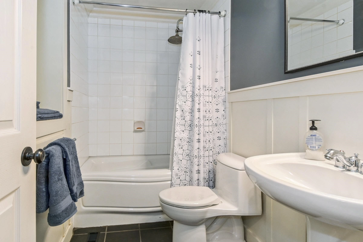 Basement Recreation Room Photo of 4323 200 Street, Langley, BC