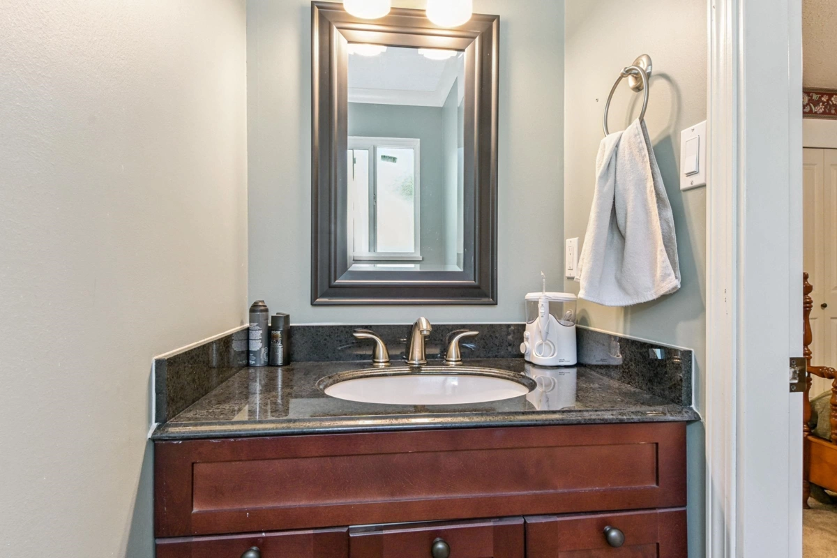 Powder Room Photo of 4323 200 Street, Langley, BC