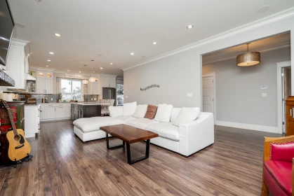 374 Simpson Street, New Westminster, BC