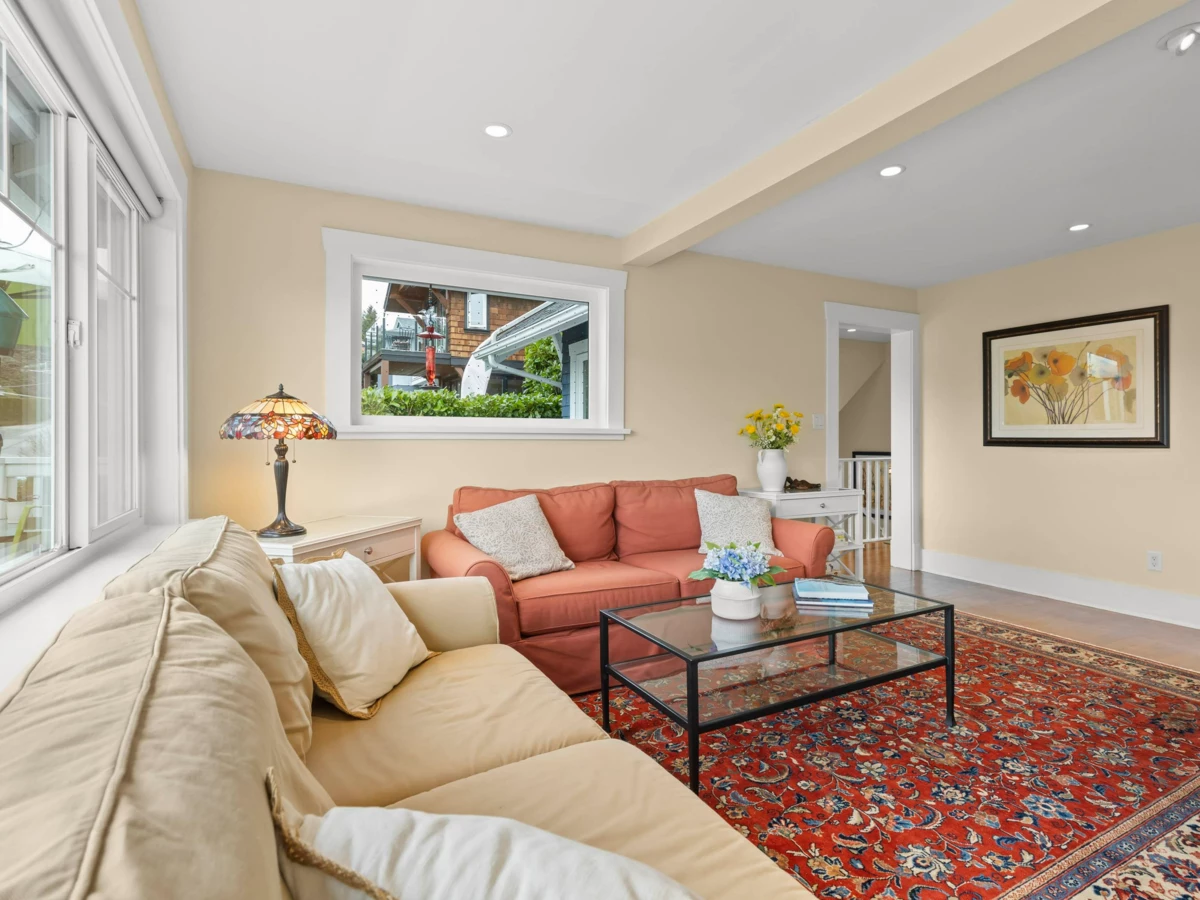 Dining Area Photo of 6252 Wellington Avenue, West Vancouver, BC