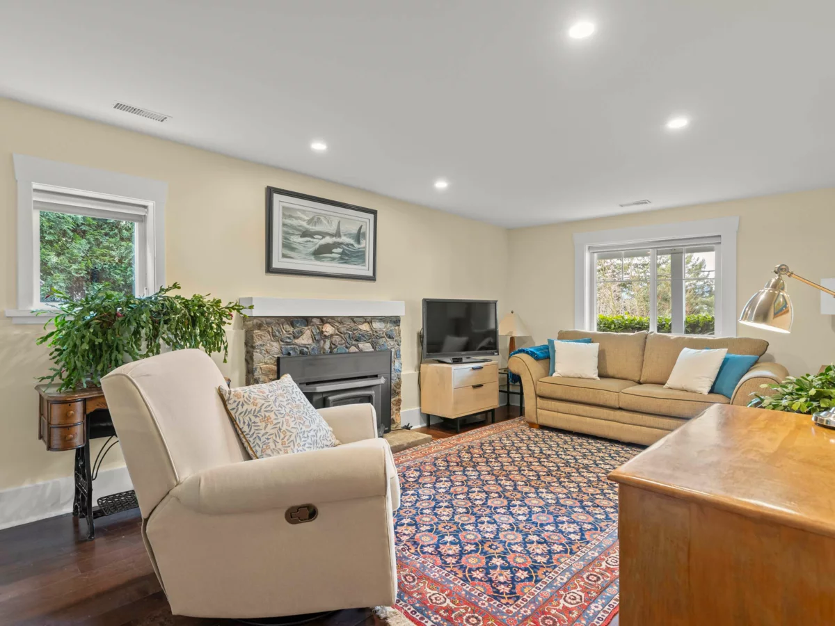 Garden / Landscaping Photo of 6252 Wellington Avenue, West Vancouver, BC
