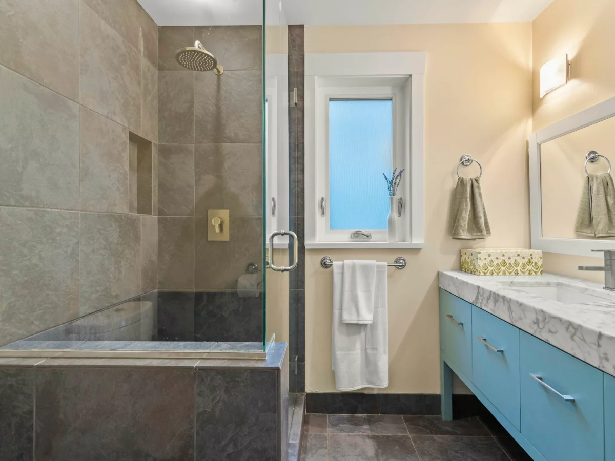 Mudroom Photo of 6252 Wellington Avenue, West Vancouver, BC
