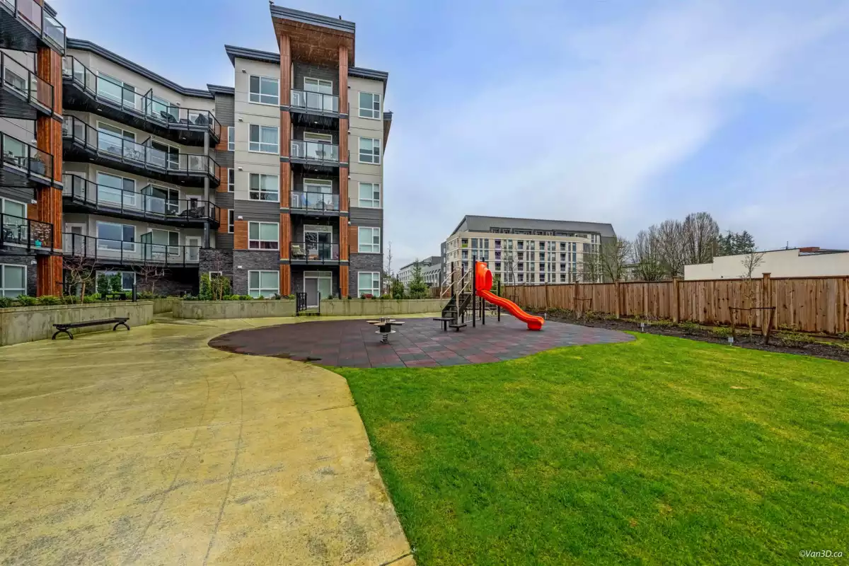 Swimming Pool Photo of 111 12109 223 Street, Maple Ridge, BC