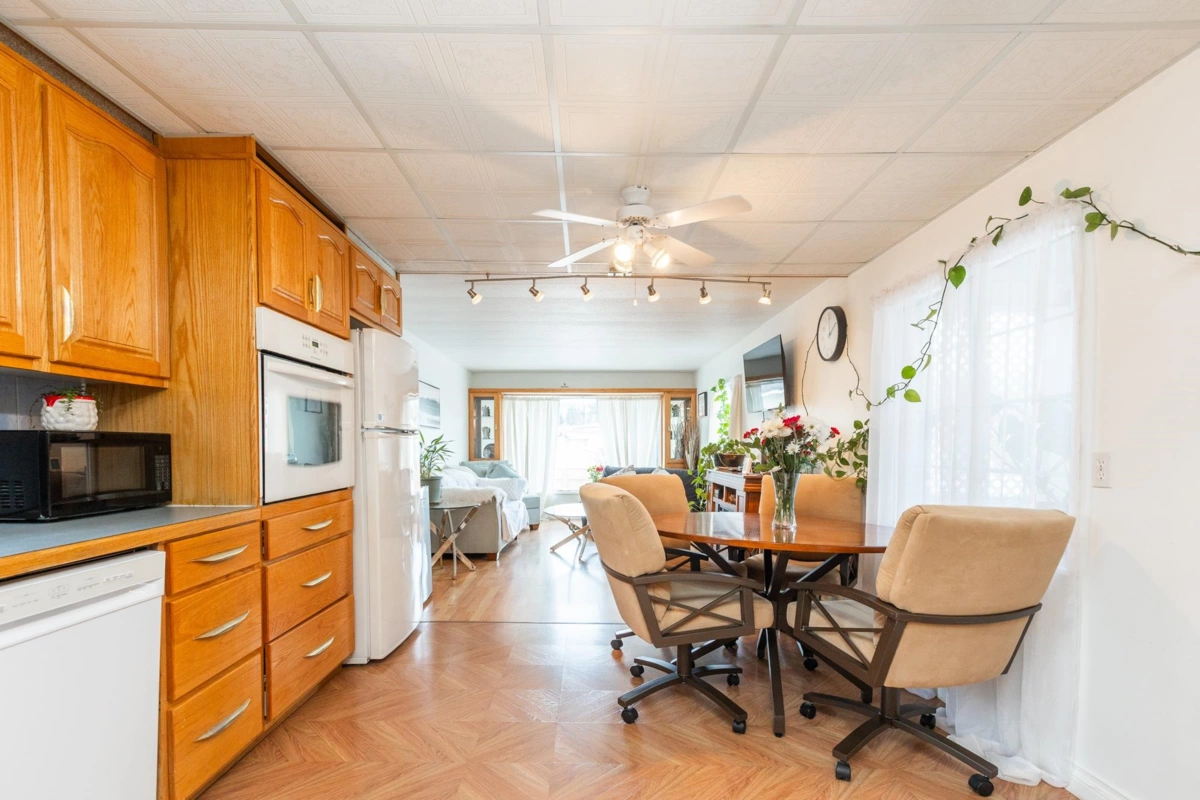 Basement Recreation Room Photo of 287 201 Cayer Street, Coquitlam, BC