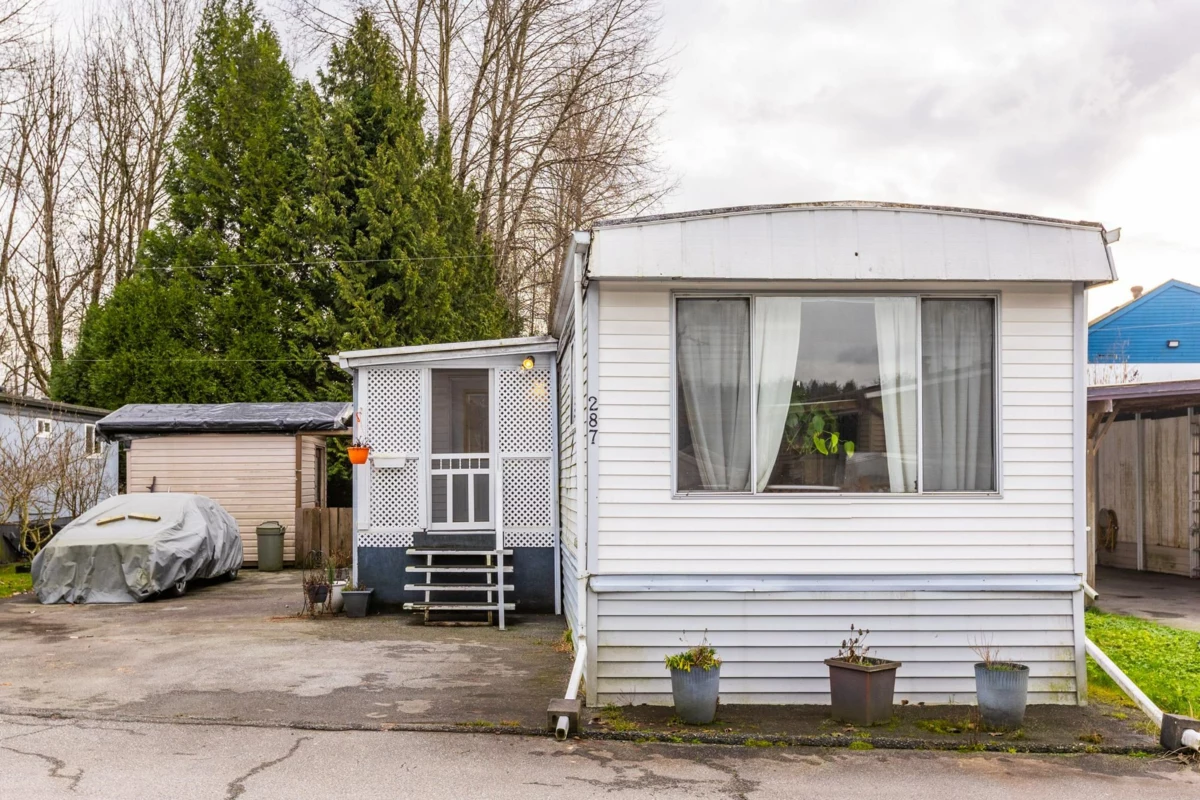 Family Room Photo of 287 201 Cayer Street, Coquitlam, BC