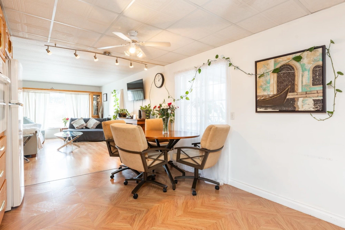 Laundry Room Photo of 287 201 Cayer Street, Coquitlam, BC