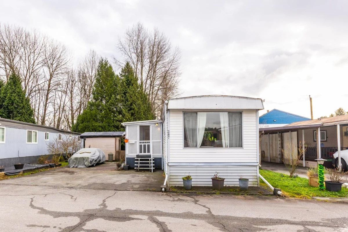 Living Room Photo of 287 201 Cayer Street, Coquitlam, BC